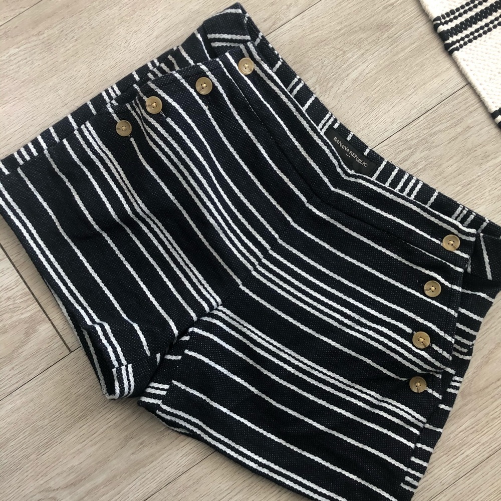 Sailor button navy white shorts